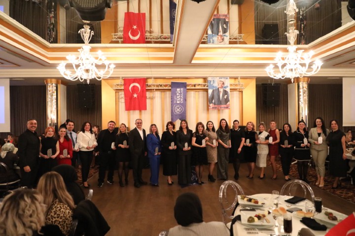 GELECEĞİ AYDINLATAN ÖĞRETMENLERİMİZİN GÜNÜ KUTLU OLSUN! 