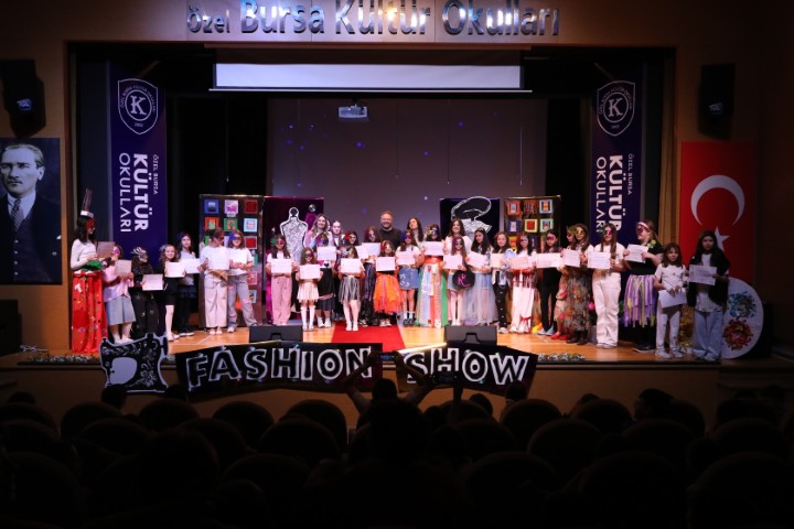 MODA TASARIM KULÜBÜ ÖĞRENCİLERİMİZDEN DEFİLE 
