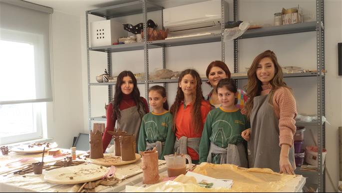 GÖRSEL SANATLAR KULÜBÜ   “AKERAMOS SANAT MERKEZİ’NDE…”